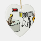 Nachrichtensprecherbericht leben in einem Studio Keramikornament (Rechts)