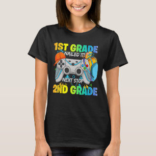 Nächste Stufe 2. Klasse 1 nageln Graduate V T-Shirt