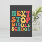 Nächster Stopp Mittelschule Funny Groovy Abschluss Einladung (Stehend Vorderseite)