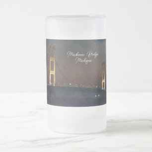 Nacht an der Mackinac Bridge Mattierte Tasse
