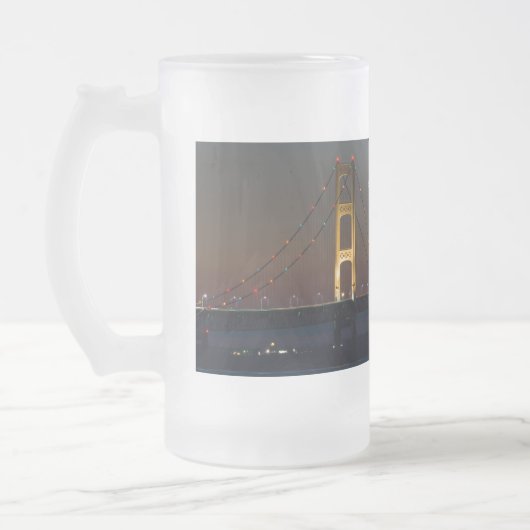 Nacht an der Mackinac Bridge Mattierte Tasse (Links)
