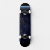 Nacht beleuchtet die Erdstadt in Asien und Austral Skateboard (Vorderseite)