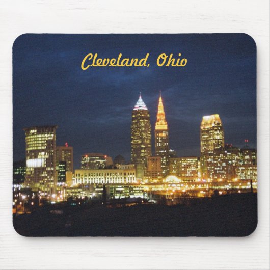 Nacht Clevelands, Ohio beleuchtet Mousepad (Vorne)