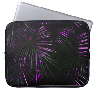 Nacht im tropischen Regenwald. Palm Blätter Dschu Laptopschutzhülle