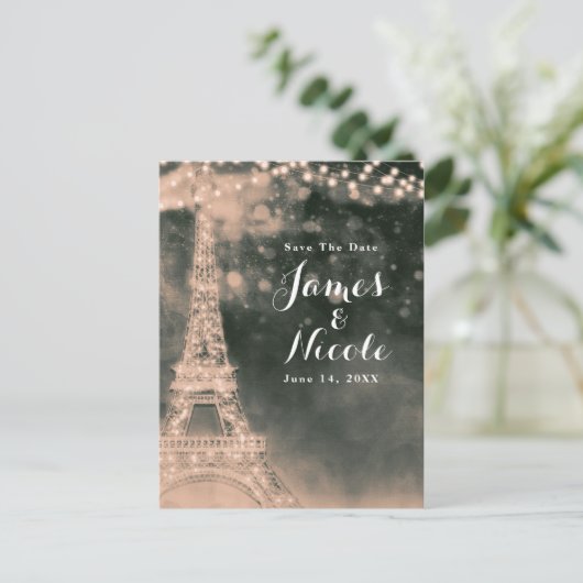 Nacht in Paris Eiffelturm & Lights Save the Date Ankündigungspostkarte (Stehend Vorderseite)