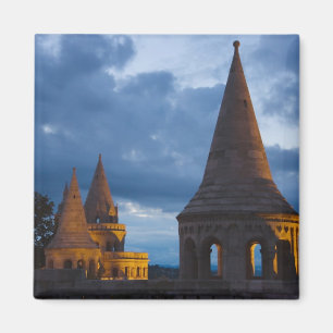 Nachtansicht von Fisherman's Bastion, Castle Hil Magnet