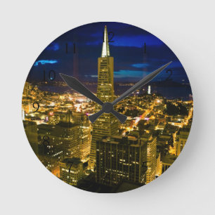 Nachtansicht von San Francisco. Runde Wanduhr