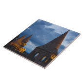 Nachtblick auf das Fischbecken, Burg Hil Fliese (Seite)