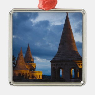 Nachtblick auf das Fischbecken, Burg Hil Ornament Aus Metall
