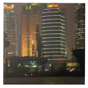 Nachtblick auf die Höhen in Pudong New Area durch Fliese