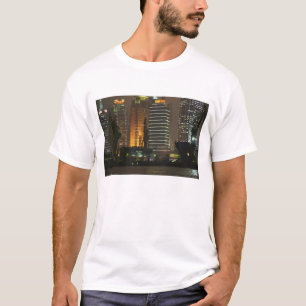 Nachtblick auf die Höhen in Pudong New Area durch T-Shirt