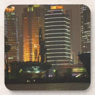 Nachtblick auf die Höhen in Pudong New Area durch Untersetzer