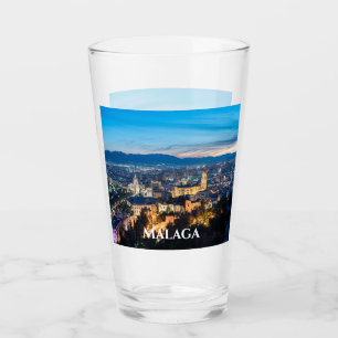 Nachtblick auf die Kathedrale von Malaga, Spanien Glas