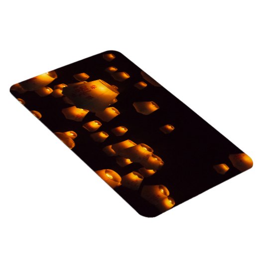Nachtblick auf Sky Lanterns Magnet (Rechte Seite)