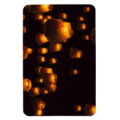 Nachtblick auf Sky Lanterns Magnet (Vertikal)