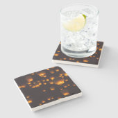 Nachtblick auf Sky Lanterns Steinuntersetzer (Seitenansicht)