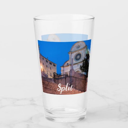 Nachtblick auf Treppe und Kirche in Split, Kroatie Glas (Vorderseite)