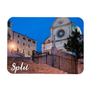 Nachtblick auf Treppe und Kirche in Split, Kroatie Magnet