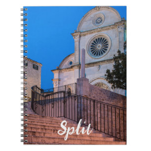 Nachtblick auf Treppe und Kirche in Split, Kroatie Notizblock