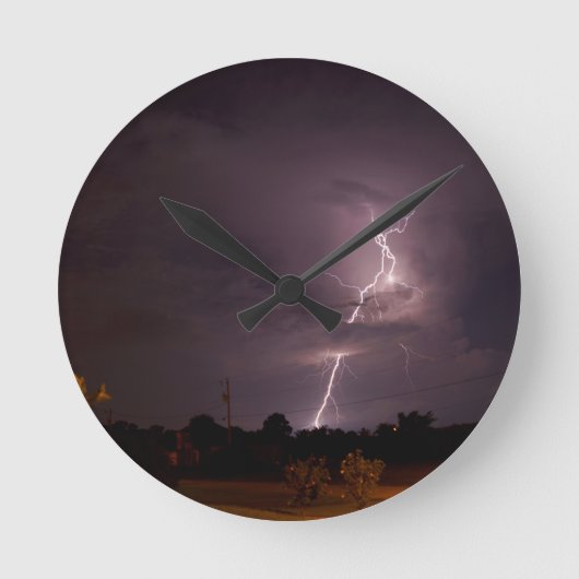 Nachtblitz Sturmwolken Runde Wanduhr (Vorderseite)