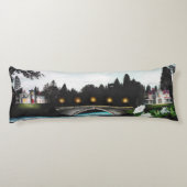 Nachtbrücken Surrealismus Body Pillow Seitenschläferkissen (Rückseite)