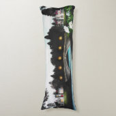 Nachtbrücken Surrealismus Body Pillow Seitenschläferkissen (Vorderseite Vertikal)