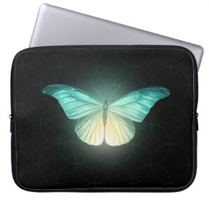 Nachtfalter auf Schwarz Laptopschutzhülle