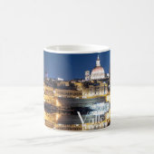 Nachthafen der Altstadt von Valletta Kaffeetasse (Mittel)