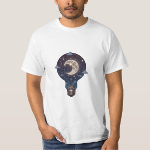 Nachthimmel und Cottage in einer Glühbirne T-Shirt