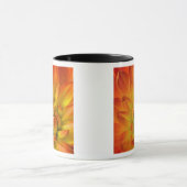 Nachträgliche Fotografien der Dalhia-Blume mit der Tasse (Zentrum)