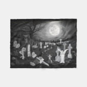 Nachts am Friedhof - Engel mit dem Teufel Fleecedecke (Vorderseite (Horizontal))