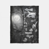 Nachts am Friedhof - Engel mit dem Teufel Fleecedecke (Vorderseite)