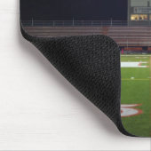 Nachts beleuchtetes amerikanisches Fußballfeld Mousepad (Ecke)