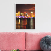 Nachts die Skyline von Miami, Florida Leinwanddruck (Insitu (Wohnzimmer))