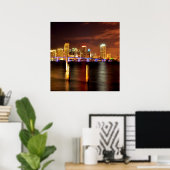 Nachts die Skyline von Miami, Florida Poster (Heimbüro)