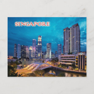 Nachts Kai und Singapur-Skyline Postkarte