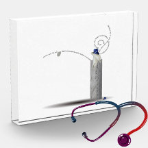 Nachtschicht in der Medizin, weißes Fell, Ärztin