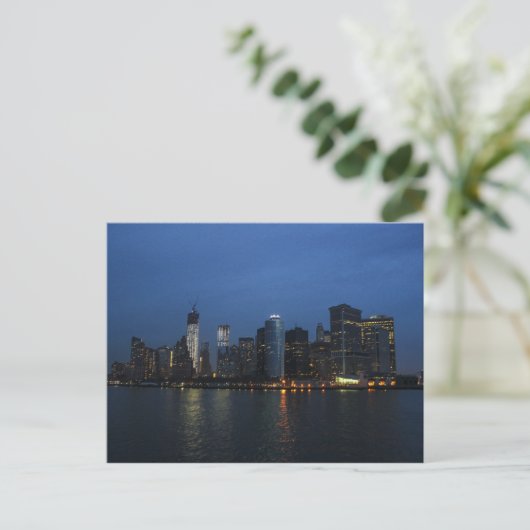 NachtSkyline New York City Manhattan Postkarte (Stehend Vorderseite)