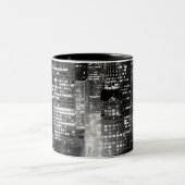 Nachtstadt-Tasse Zweifarbige Tasse (Mittel)
