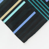 Nachtstadtpanorama mit Neonglühen auf dunklem Hint Fleecedecke (Ecke)