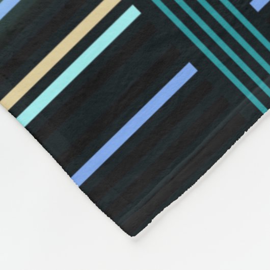 Nachtstadtpanorama mit Neonglühen auf dunklem Hint Fleecedecke (Ecke)