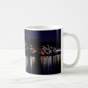Nachtzeit an der Boots-Haus-Reihe Kaffeetasse