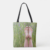 nackte Füße auf Wiesen-Wildblumen Tasche (Rückseite)