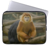 Nacktfresser Affe in der Waldhütte Laptopschutzhülle (Vorderseite)