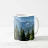 Nadelbäume mit Bergkulisse Kaffeetasse (VorderseiteRechts)