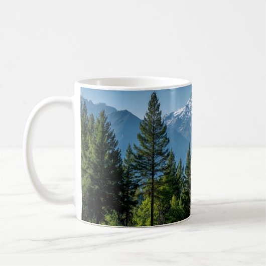 Nadelbäume mit Bergkulisse Kaffeetasse (Links)