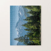 Nadelbäume mit Bergkulisse Puzzle (Vertikal)