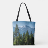 Nadelbäume mit Bergkulisse Tasche (Rückseite)