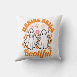 Nägel für ein schönes Halloween gestalten Kissen