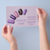 Nagel-Salon mit eleganten Maniküren Flyer (Handgriff)